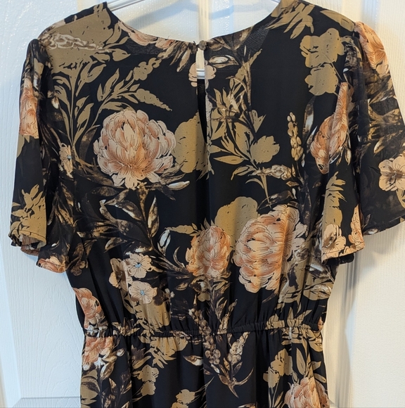 Hayden | Floral Asymmetrical Hem Dress - Picture 5 of 7